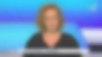 La blouse manches longues en soie crêpe de chine de Caroline Roux dans C dans l'air le 29.04.2020