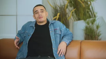 La veste en jean de Mister V dans sa vidéo RAP VS RÉALITÉ