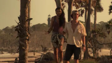 Urban Outfitters Chemise Rayée porté par John B (Chase Stokes) dans les Outer Banks (Saison 1 Épisode 2)