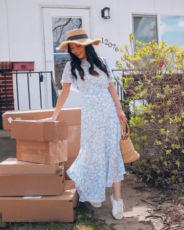 Falta de color Sombrero de paja de Lily Rose en la cuenta de Instagram @withlovelilyrose