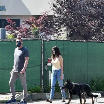 Sanctuary Pack Fashion PPE Máscaras usadas por Ana de Armas Brentwood 28 de abril de 2020