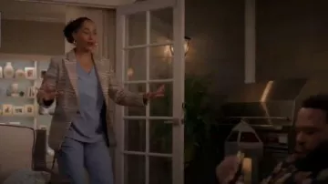 Pied-de-poule Veste portée par arc-en-ciel Johnson (Tracee Ellis Ross), en black-ish Saison 6 Épisode 22