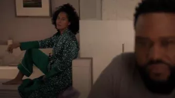 Kimono Robe Verte porté par arc-en-ciel Johnson (Tracee Ellis Ross), en black-ish Saison 6 Épisode 22