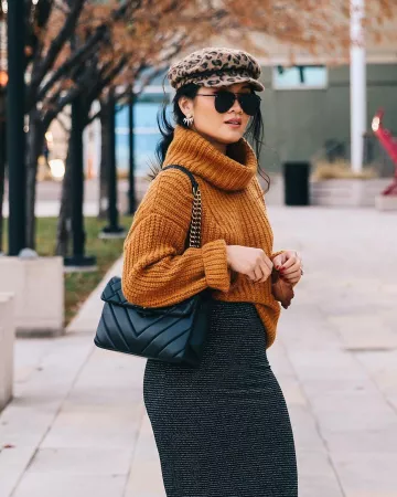 Sanctuary Metallic Pencil Skirt de Lily Rose en la cuenta de Instagram @withlovelilyrose