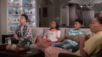 Koozie Sweater White usado por Diane Johnson (Marsai Martin) en negro Temporada 6 Episodio 22