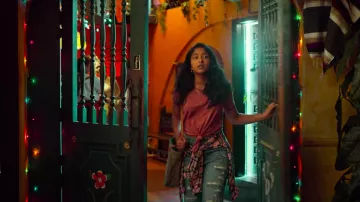 The plaid shirt rose Devi (Maitreyi Ramakrishnan) in My first time (Season 1)