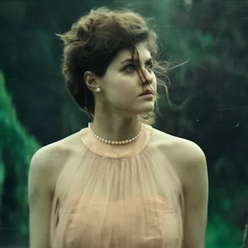 Daddario dress alexandra Alexandra Daddario