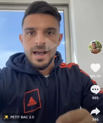 The jacket zipped hoody Adidas Julien Tanti on a video-on-TikTok