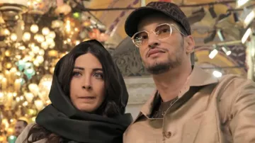 La chaqueta abotonada de Fendi que usó Soolking en su clip de hazaña de meleğim. Dadju