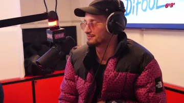 La doudoune violette The North Face portée par Soolking dans la vidéo Interview auditeurs #MorningDeDifool