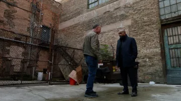 Zapatillas Adidas Azul Marino usadas por Hank Voight (Jason Beghe) como se ve en Chicago P.D. (S07E10)