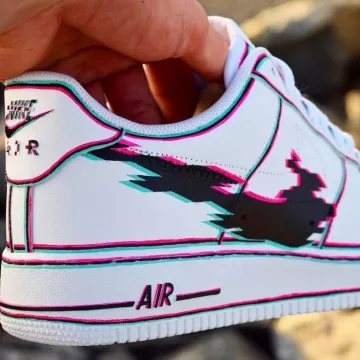 The pair of Nike Air Force One "hacking effect" on the account Instagram of @phone_test