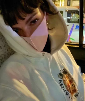 La sudadera que lució Úrsula Corberó en su cuenta de Instagram @ursulolita