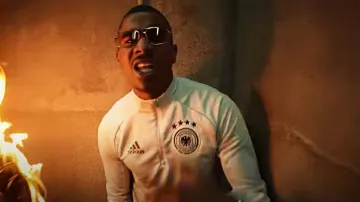 The tracksuit jacket football team Germany driven by Timal in the clip The 13