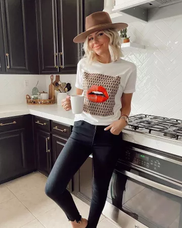 UO Visière Fedora en Feutre de Melissa Cole sur le Instagram account @ellabrooksblog