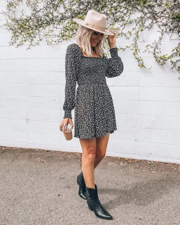 Visière Fedora en Feutre de Melissa Coles sur l'Instagram account @ellabrooksblog