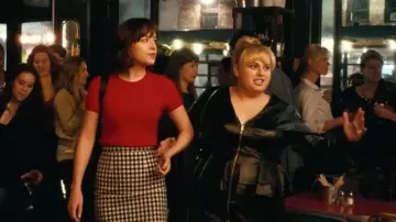 Checkered skirt worn by Alice (Dakota Johnson) in How to Be Single