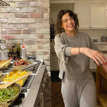 Le pull gris de Selena Gomez sur son compte Instagram @selenagomez