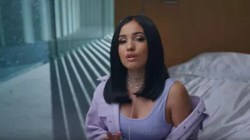 La chemise oversize en velours côtelé portée par Mabel dans son clip Loneliest Time Of Year