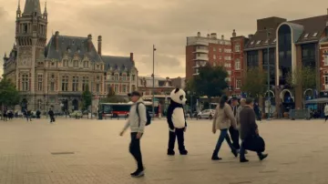 The panda outfit worn by Jeremy (Loup-Denis Elion) in Meetings (S01E01)