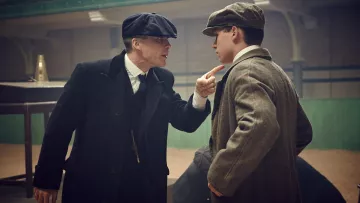 Black Overcoat worn by Thomas Shelby (Cillian Murphy) in Peaky Blinders TV show (Season 2 Episode 3)