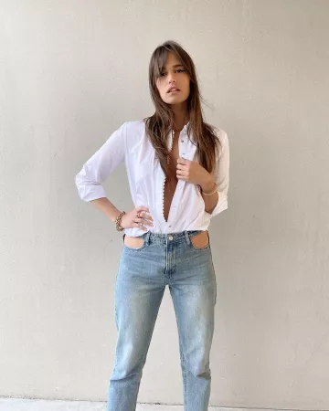 La chemise en popeline à perles Zara de Alison Toby sur son compte Instagram @alisontoby