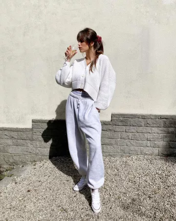 Le pantalon de jogging ample TopShop de Alison Toby sur son compte Instagram @alisontoby