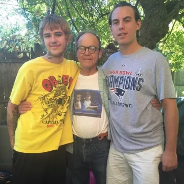 La camiseta de Obey "CAPITALISM GONE WILD" usada por Lil Peep en la cuenta de Instagram de @gothboydom