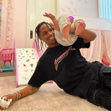 The black t-shirt Mastermind worn by Travis Scott on the account Instagram of @kyliejenner 