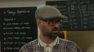 La casquette en laine portée par Coach (Colin Farrell) dans The Gentlemen