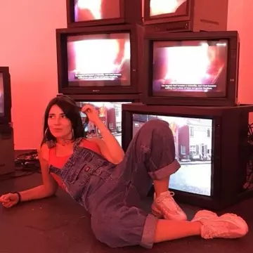 Les sneakers Nike Air Max 95 Es­sen­tial portée par Maïcee sur son compte Instagram @maiceemusic