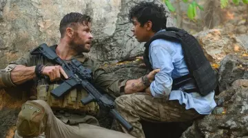 Portador de placa usado por Ovi Magajan (Rudhraksh Jaiswal) en extracción 