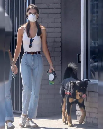 Oliver Peoples Za­sia Deep Bur­gundy Sun­glass­es worn by Emily Ratajkowski Los Angeles May 1, 2020