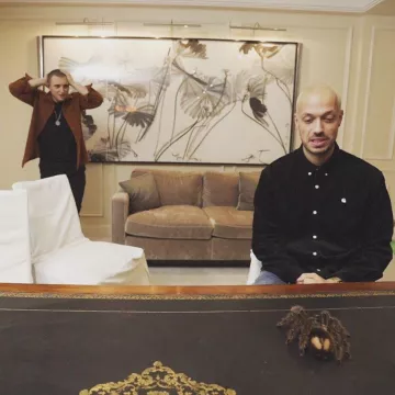 La chemise noire Carhartt de Raphaël Carlier sur son compte Instagram @rafcarlito