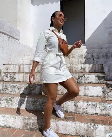 The white dress denim Western Na-Kd range by Axelle It on his account Instagram @ax___it