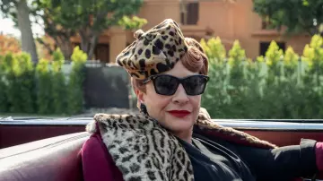 The beret leopard print Notice (Patti LuPone) in Hollywood (S01E01)