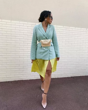 Las bombas negras con brida transparente que lleva Axelle Elle en su cuenta de Instagram @ax___elle