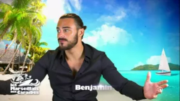 La chemise noire de Benjamin Samat dans Les Marseillais aux Caraïbes 