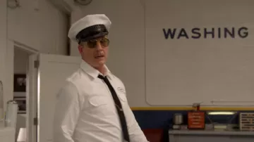 Sunglasses aviator Ray-Ban worn by Ernie (Dylan McDermott) in Hollywood (Season 1 Episode 1)