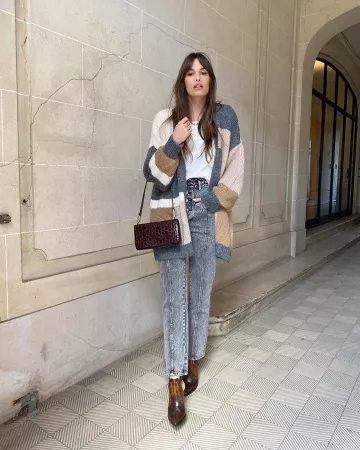 Le jean noir délavé Suncoo de Alison Toby sur son compte Instagram @alisontoby