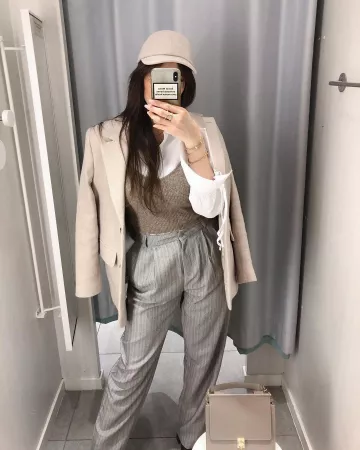 La casquette beige de Alison Toby sur son compte Instagram @alisontoby