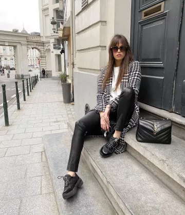 Les lunettes de soleil Serpenti Bulgari de Alison Toby sur son compte Instagram @alisontoby