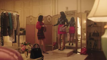 Le top moulant tartan porté par Veronica Lodge (Camila Mendes) dans la série Riverdale (Saison 4 Épisode 12)