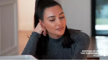 Métallique Body porté par Kim Kardashian en accord avec les Kardashians Saison 18 Épisode 6