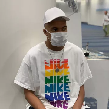 The white cap of Kylian Mbappé on his account Instagram @k. mbappe