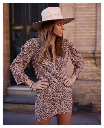 The dress Crystal Greige Ba&sh of Cindy on his account Instagram @boho_addict