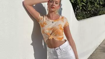 Blanc Recadrée Jeans portés par Hannah Godwin dans Le Bachelor Saison de 24