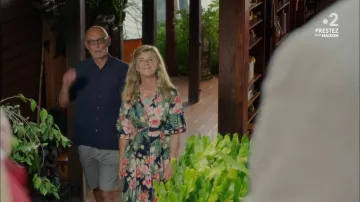 The necklace stone turquoise worn by Valerie O'toole (Imogen Stubbs) in Murder in paradise (S07E03)