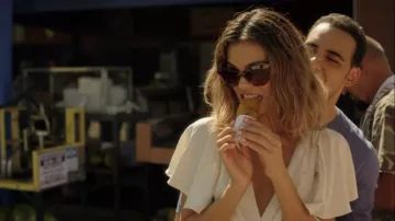 Sunglasses Carolina Herrera worn by Noa Hamilton (Nathalie Kelley) in The Baker and the Beauty (S01E03)