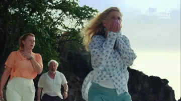 The white shirt worn by Larry South (Simon Callow) in Murder in paradise (S07E03)